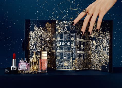 クリスマスコフレ dior 2021|【ディオール×クリスマスコフレ2021】大人気アイシャドウ「サ .